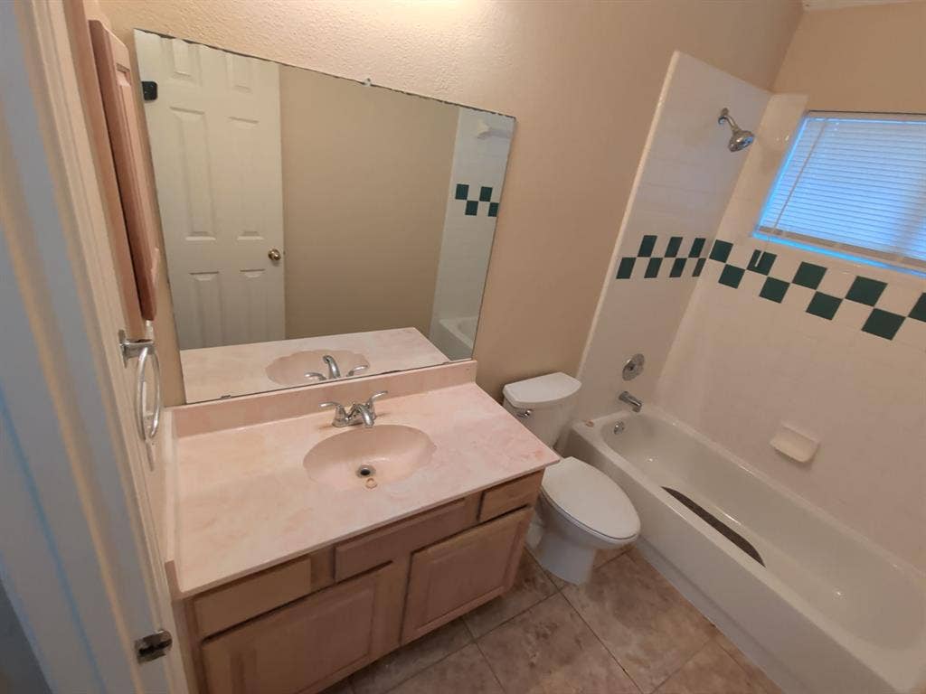 4819 Brady Court, Arlington, TX 76018 Hall Bathroom