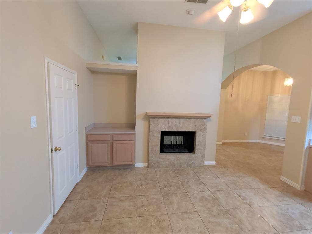 4819 Brady Court, Arlington, TX 76018 2nd living area