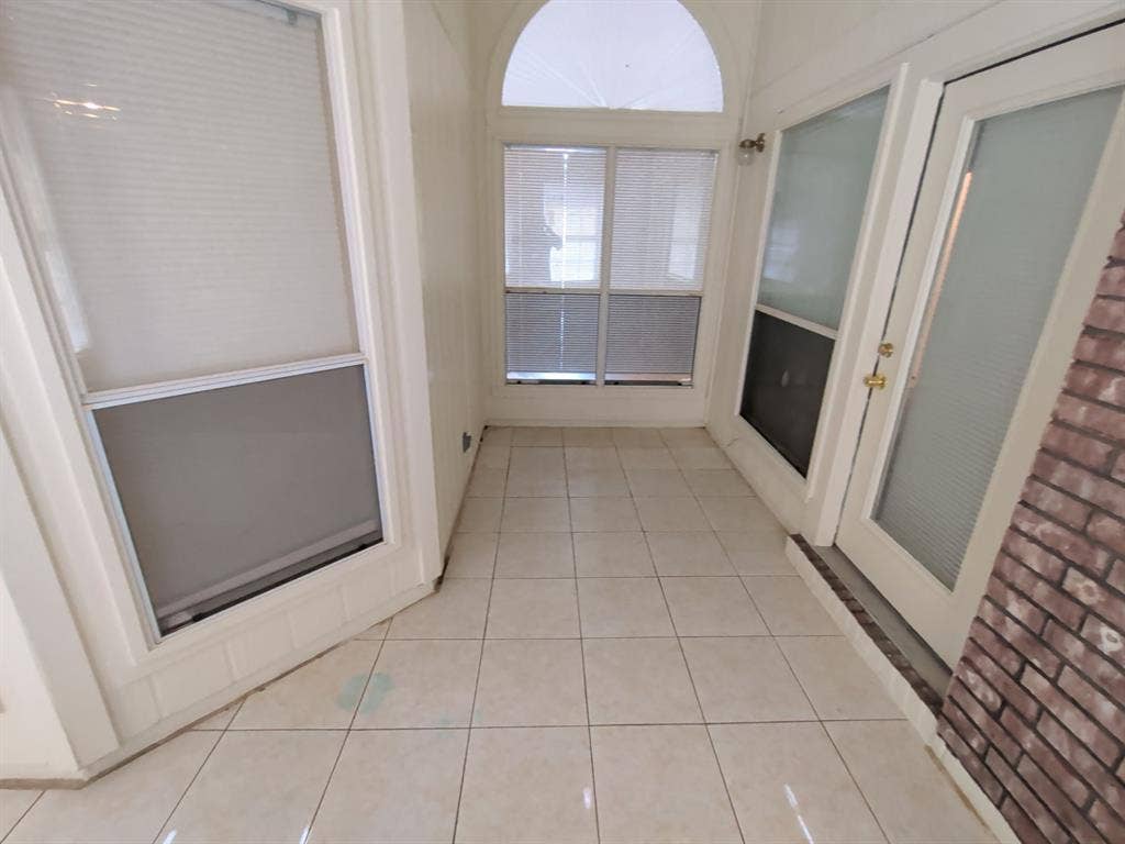 4819 Brady Court, Arlington, TX 76018 mudroom