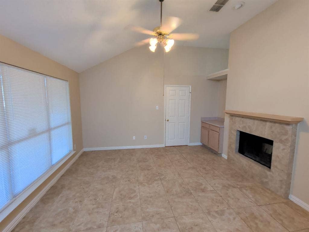 4819 Brady Court, Arlington, TX 76018 2nd living area