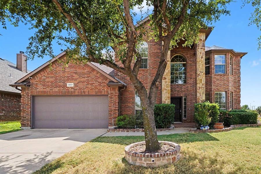 Property photo for 10041 Red Bluff Lane, Fort Worth, TX