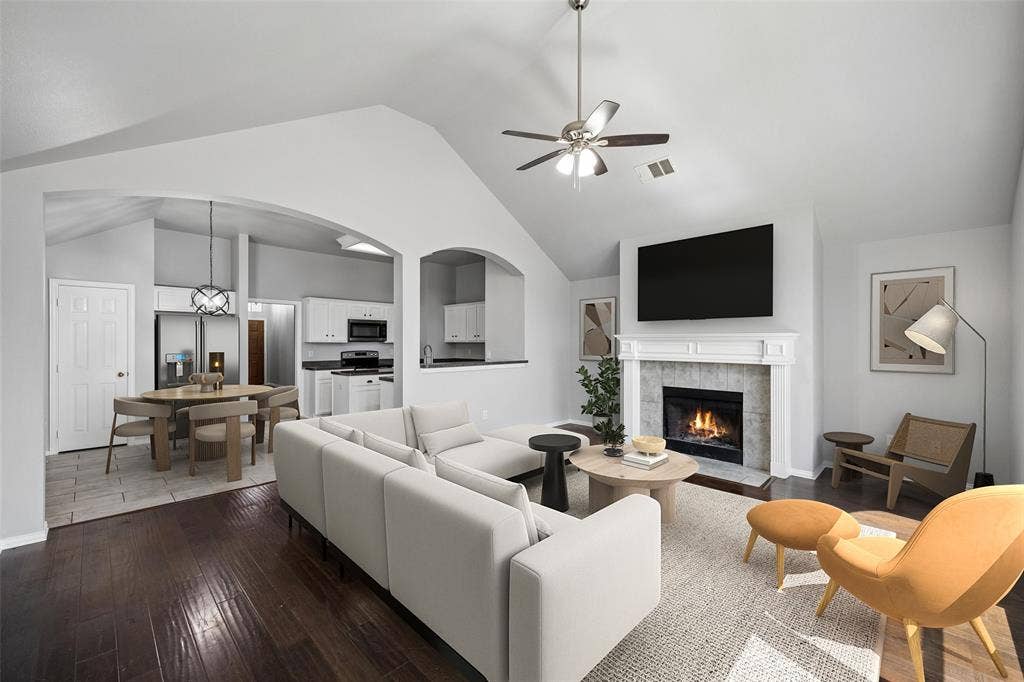 616 Kari Anne Lane, DeSoto, TX 75115 Virtually Staged Photos