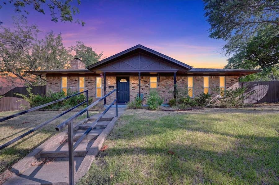 Property photo for 822 Cambridge Place, Grand Prairie, TX