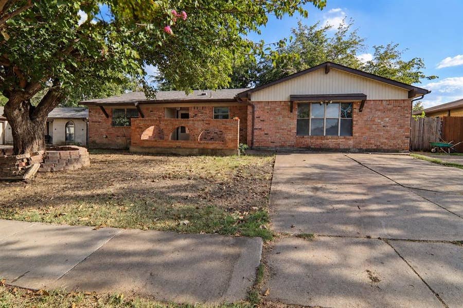 Property photo for 508 Grants Parkway, Arlington, TX