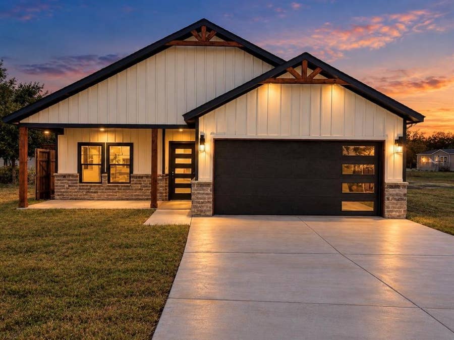 Property photo for 5431 arrowhead Drive, Granbury, TX