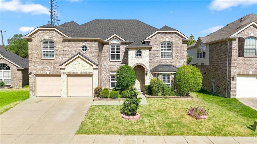 Property photo for 809 Meadowside Court, Garland, TX