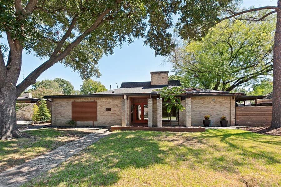 Property photo for 2937 Forest Hills Lane, Richardson, TX