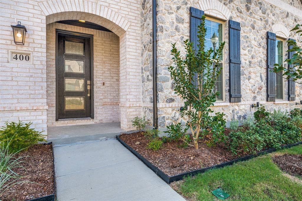 400 Buffalo Grass Drive, Euless, TX 76039 400 Buffalo Grass Drive, Euless, TX 76039
