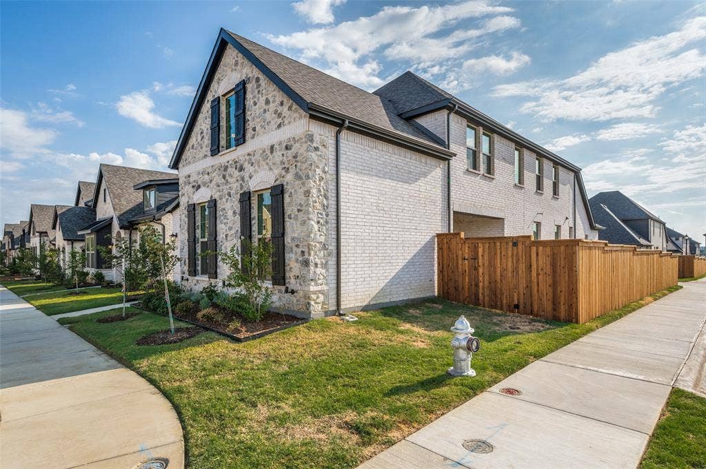 400 Buffalo Grass Drive, Euless, TX 76039 400 Buffalo Grass Drive, Euless, TX 76039