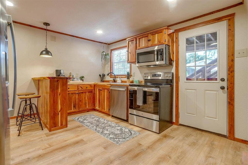 3209 Midway Court, Granbury, TX 76049 3209 Midway Court, Granbury, TX 76049