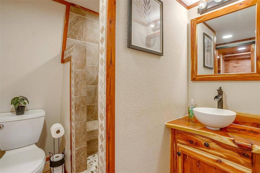 3209 Midway Court, Granbury, TX 76049 3209 Midway Court, Granbury, TX 76049
