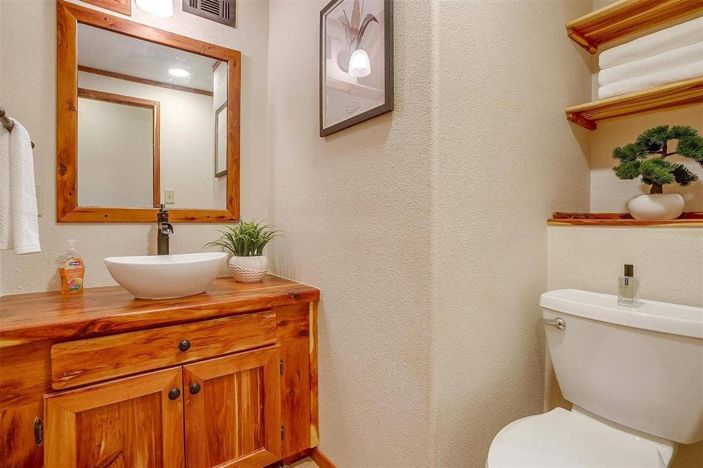 3209 Midway Court, Granbury, TX 76049 3209 Midway Court, Granbury, TX 76049
