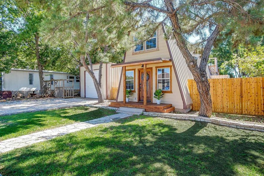 Property photo for 3209 Midway Court, Granbury, TX