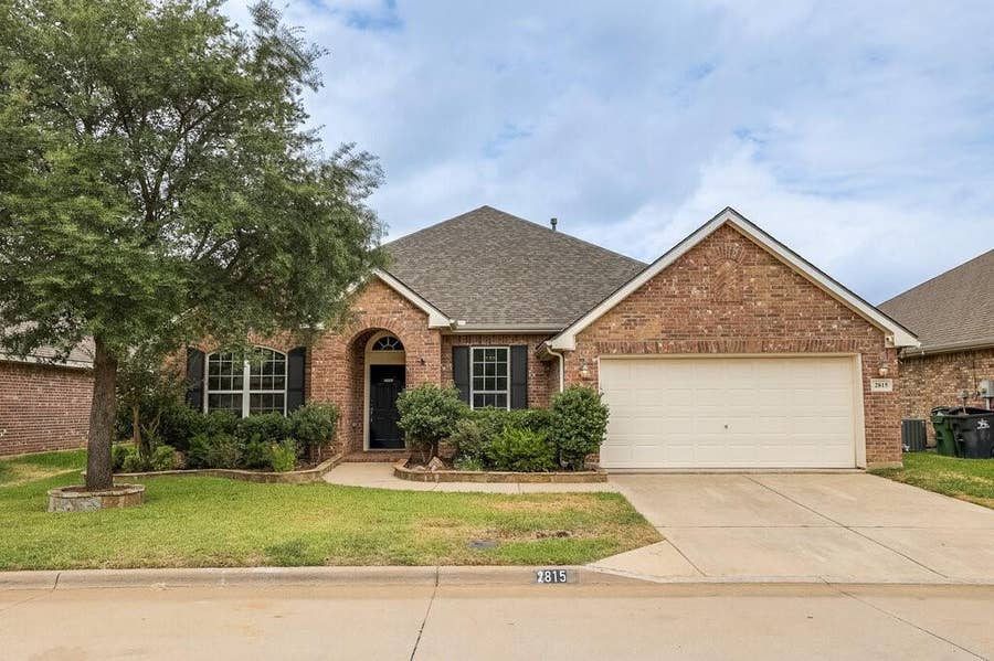 Property photo for 2815 Fox Creek Trail, Arlington, TX