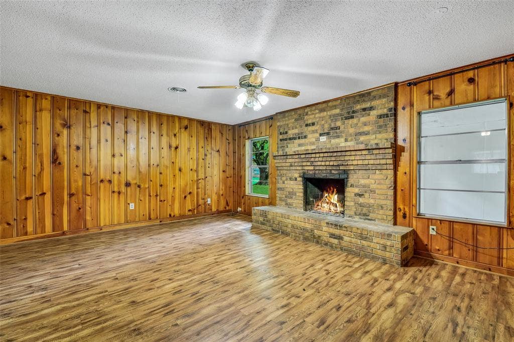 609 Cooper Lane, Kennedale, TX 76060