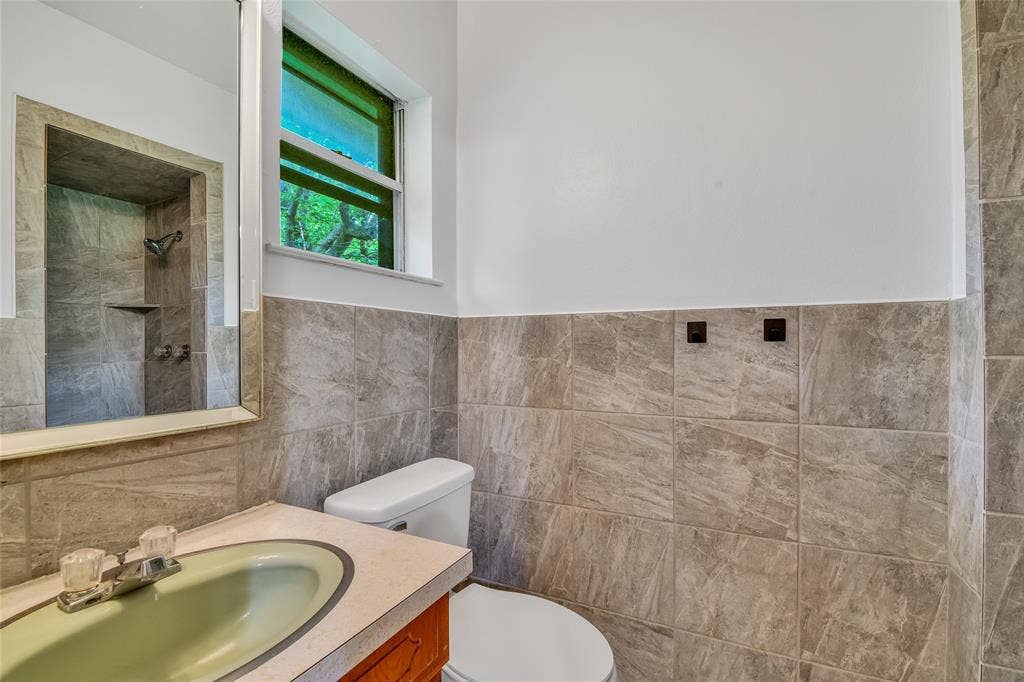 609 Cooper Lane, Kennedale, TX 76060