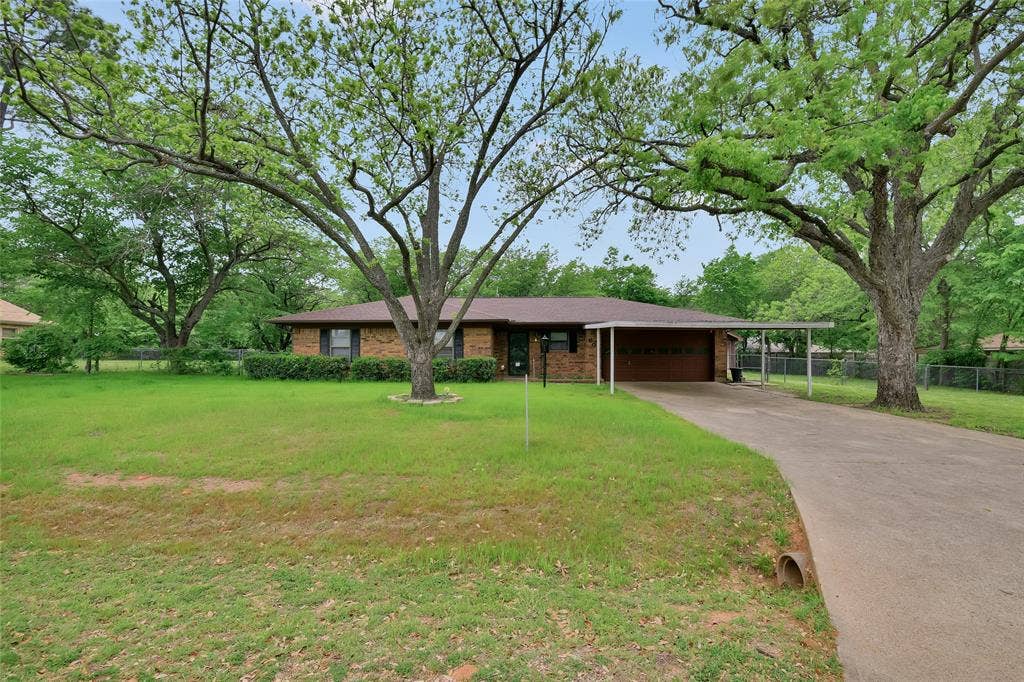 609 Cooper Lane, Kennedale, TX 76060