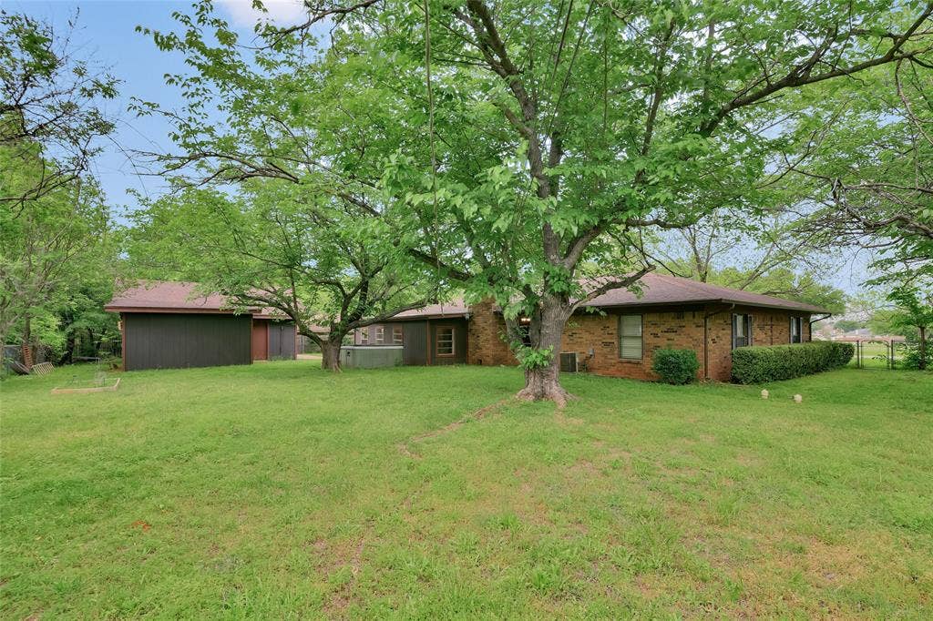 609 Cooper Lane, Kennedale, TX 76060