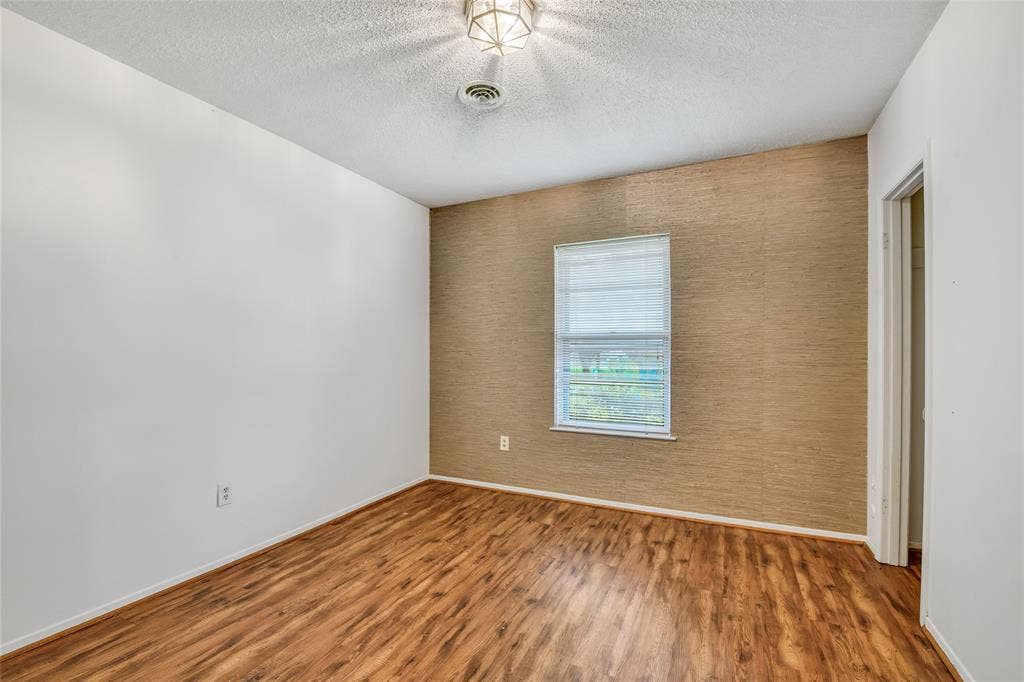 609 Cooper Lane, Kennedale, TX 76060
