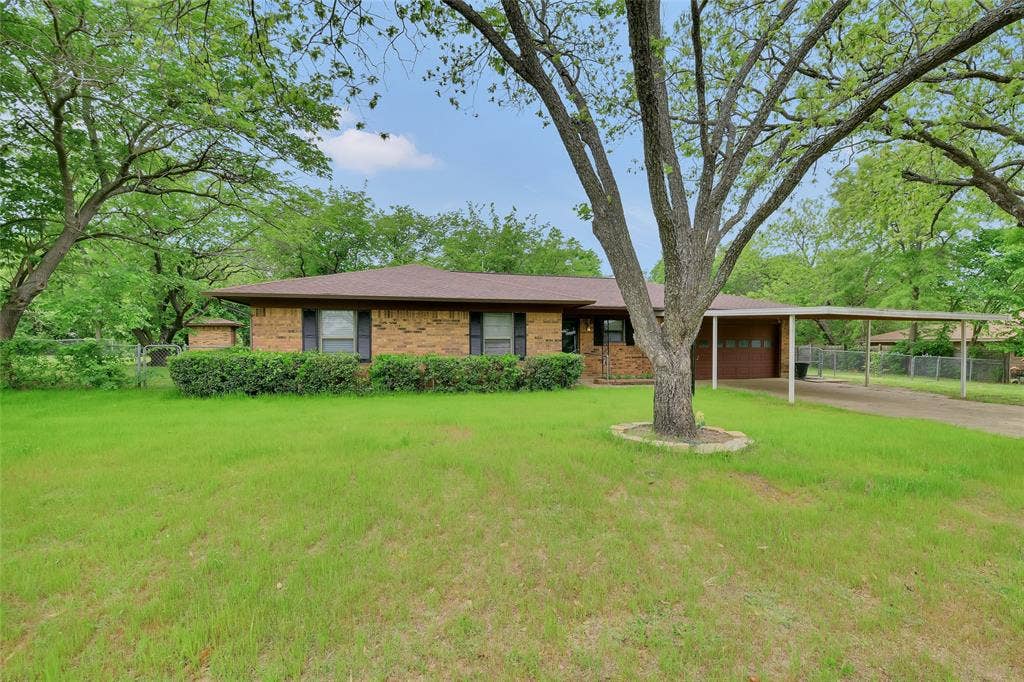 609 Cooper Lane, Kennedale, TX 76060