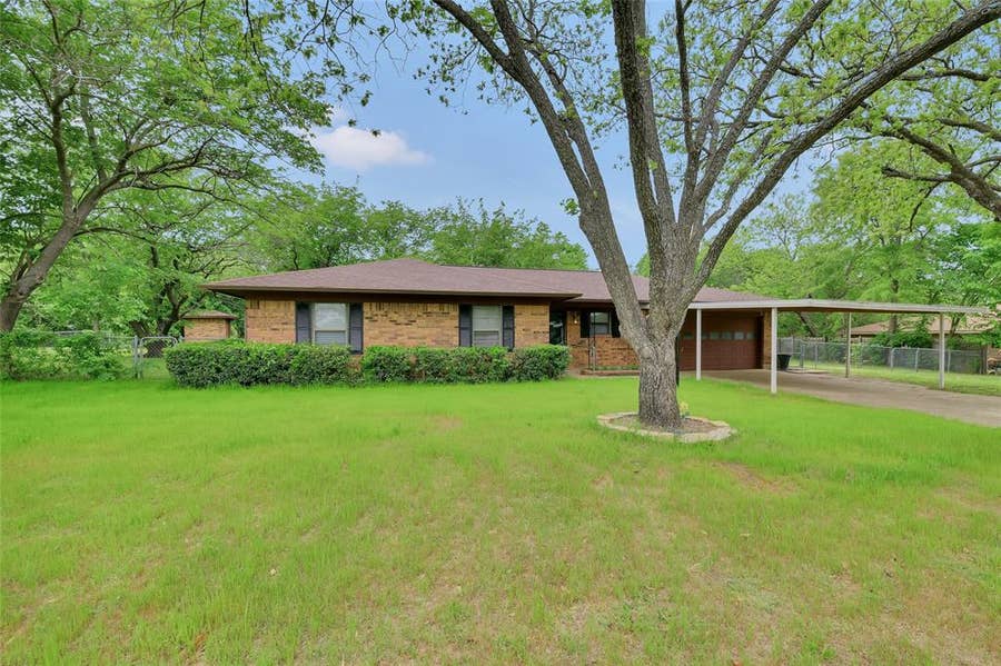 Property photo for 609 Cooper Lane, Kennedale, TX