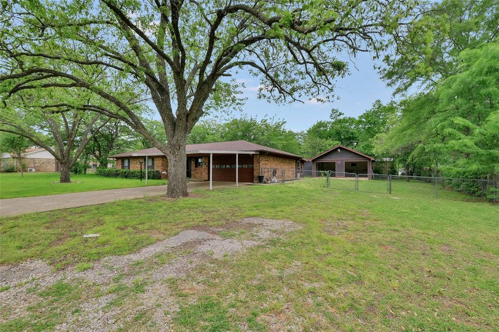609 Cooper Lane, Kennedale, TX 76060