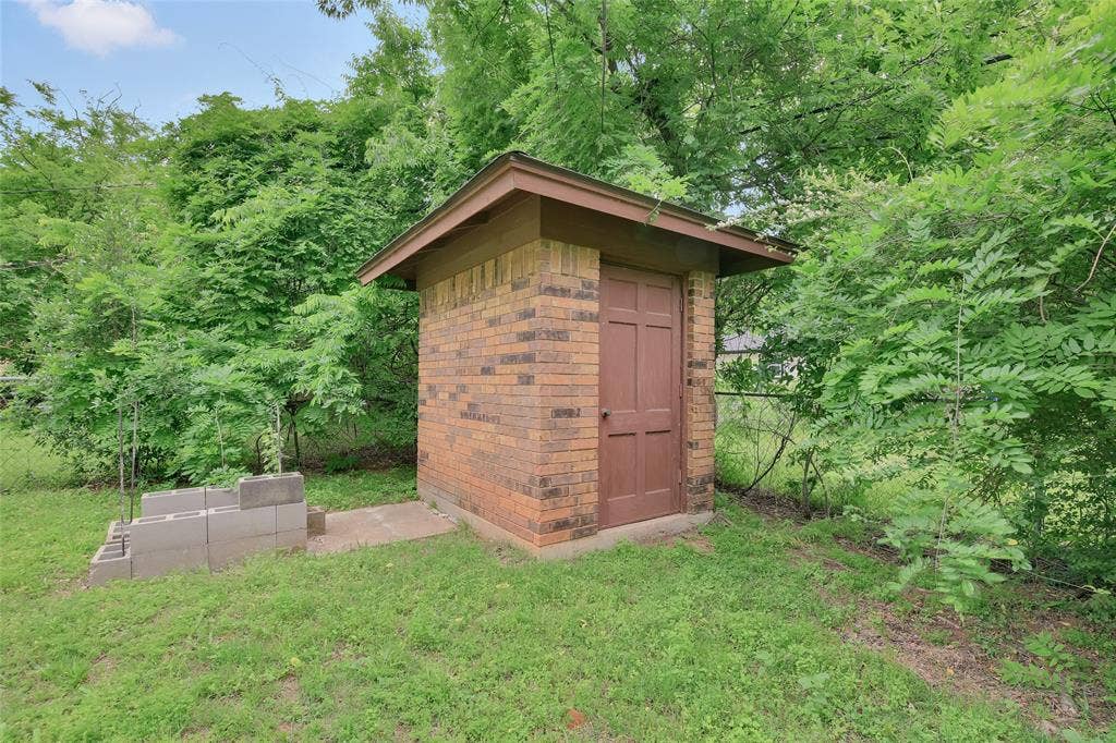 609 Cooper Lane, Kennedale, TX 76060