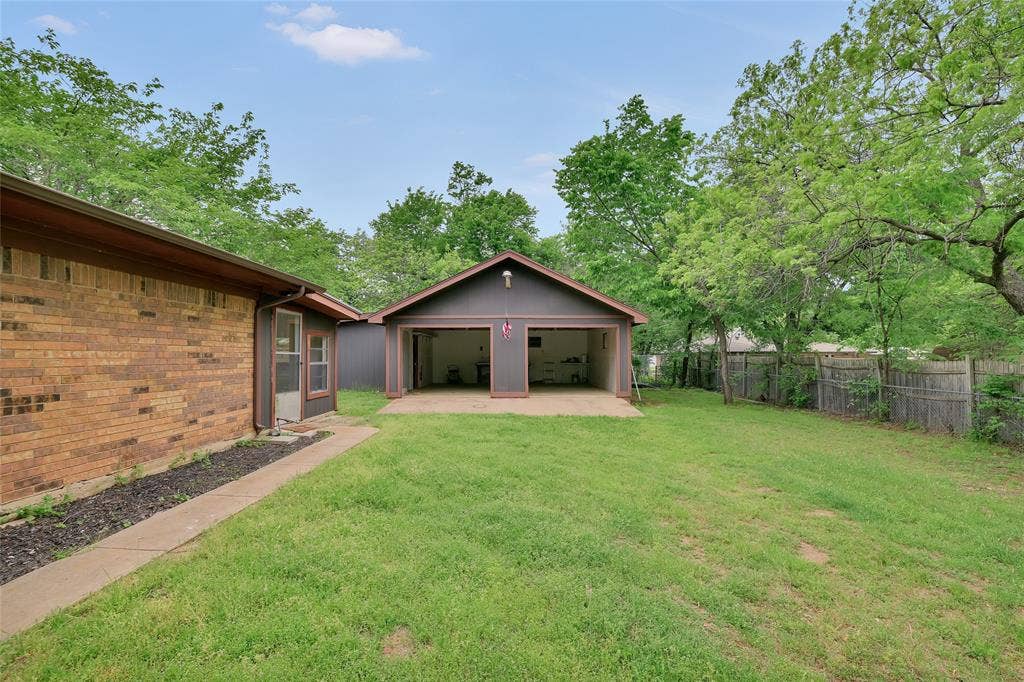 609 Cooper Lane, Kennedale, TX 76060