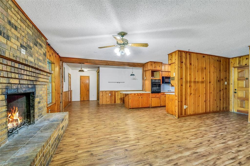 609 Cooper Lane, Kennedale, TX 76060