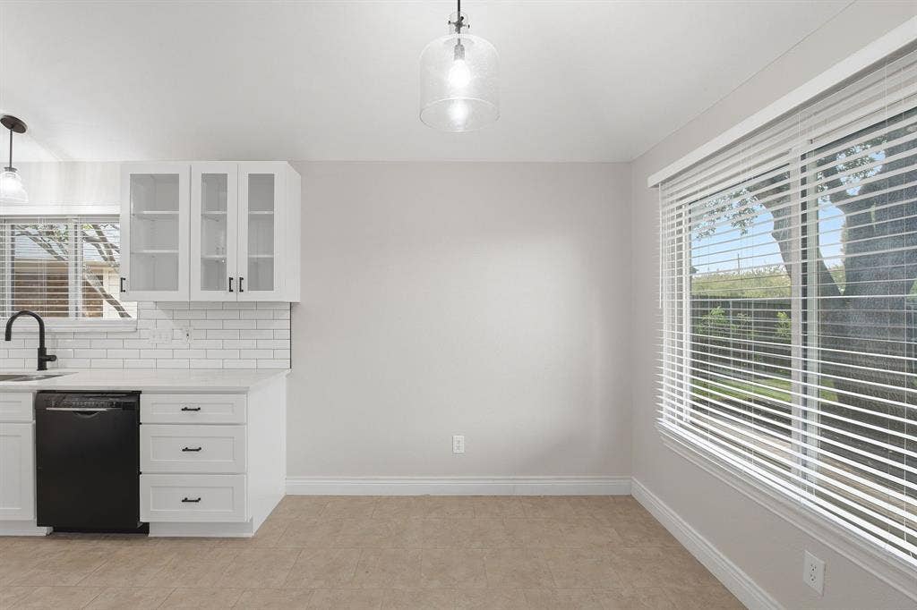 1309 Marigold Drive, Allen, TX 75002 Breakfast area with pretty views of the backyard.