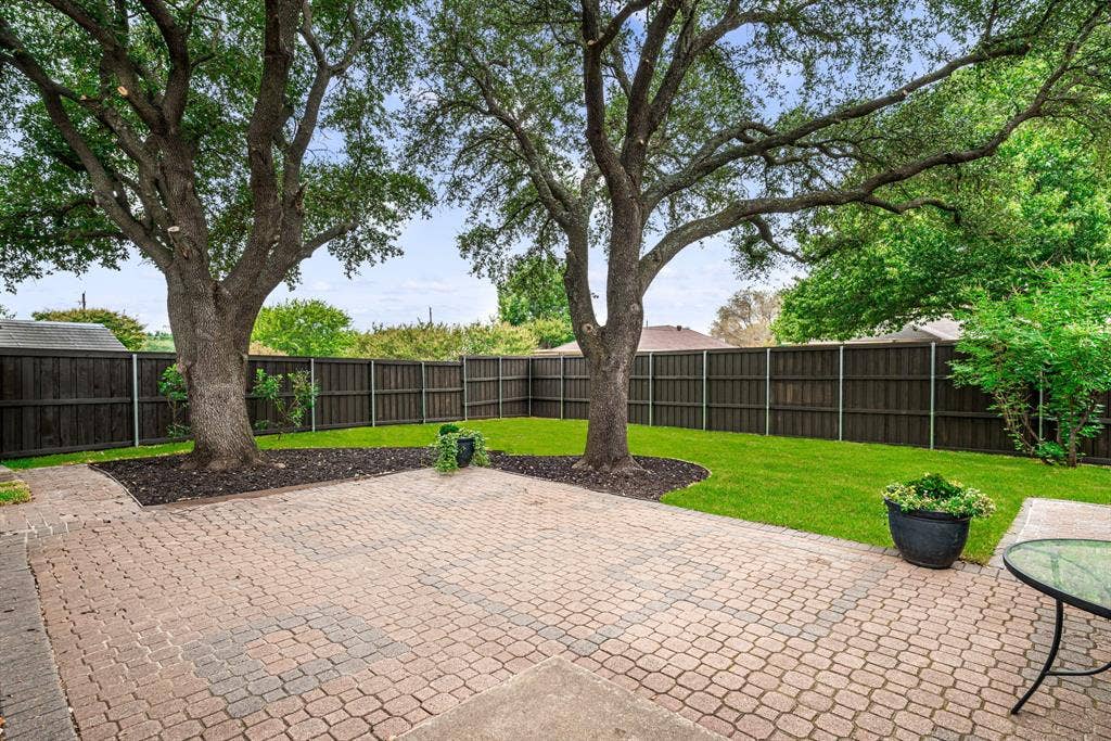 1309 Marigold Drive, Allen, TX 75002 Large backyard with new board on board wood fence with metal poles. Nice lush grass.