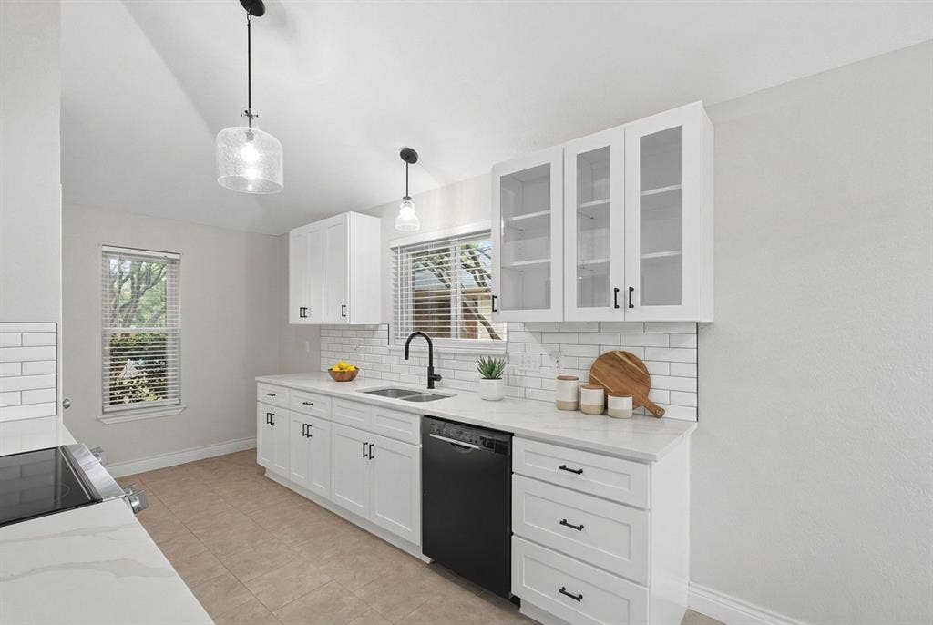 1309 Marigold Drive, Allen, TX 75002 Updated Kitchen with quartz countertops, subway tile backsplash, new cabinets, stainless steel appliances and Bosch dishwasher.