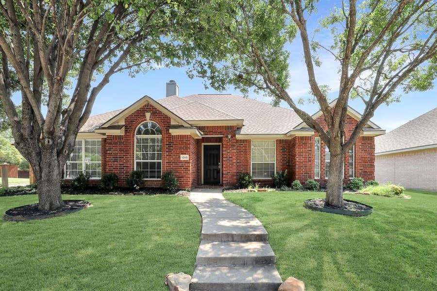 Property photo for 1315 Ballantrae Drive, Allen, TX