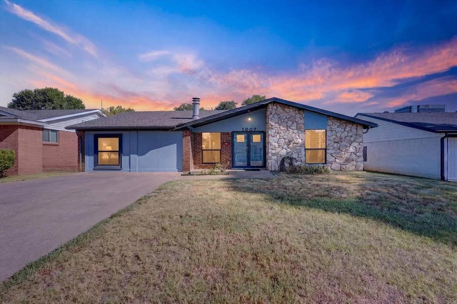 Property photo for 1007 Wildwood Drive, Arlington, TX