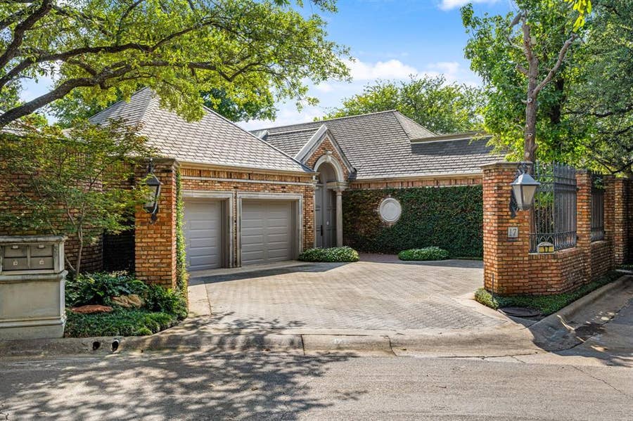 Property photo for 17 Stonecourt Circle, Dallas, TX