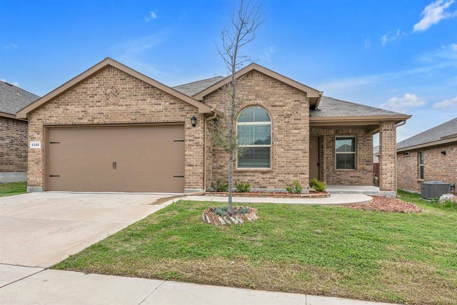 Property photo for 2225 Stallings Road, Fort Worth, TX