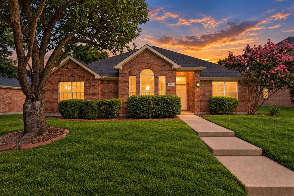 1409 Autumnmist Drive, Allen, TX 75002 Welcome to this beautiful home in Allen!