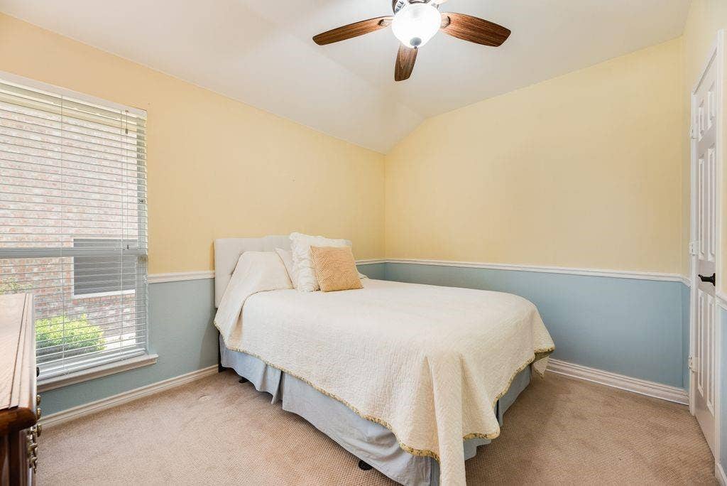1485 Ashbourne Drive, Rockwall, TX 75087 Bedroom 4, Vaulted ceiling, ceiling fan with light fixture, carpeted flooring, window with blinds, two-tone wall treatment