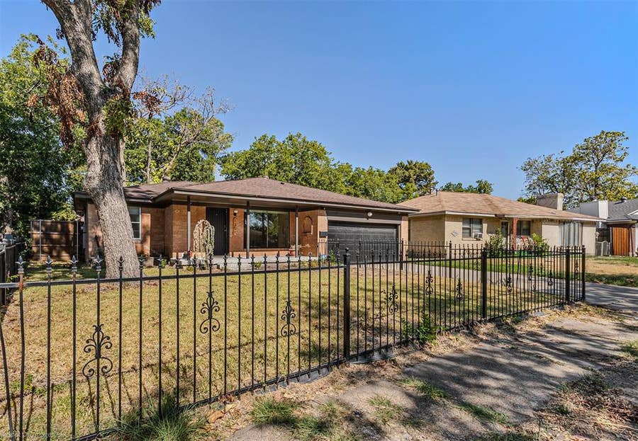 Property photo for 1351 Dell Oak Drive, Dallas, TX
