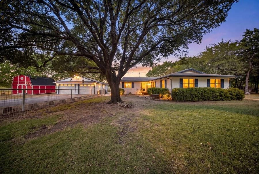 Property photo for 303 Pump House Road, Ennis, TX