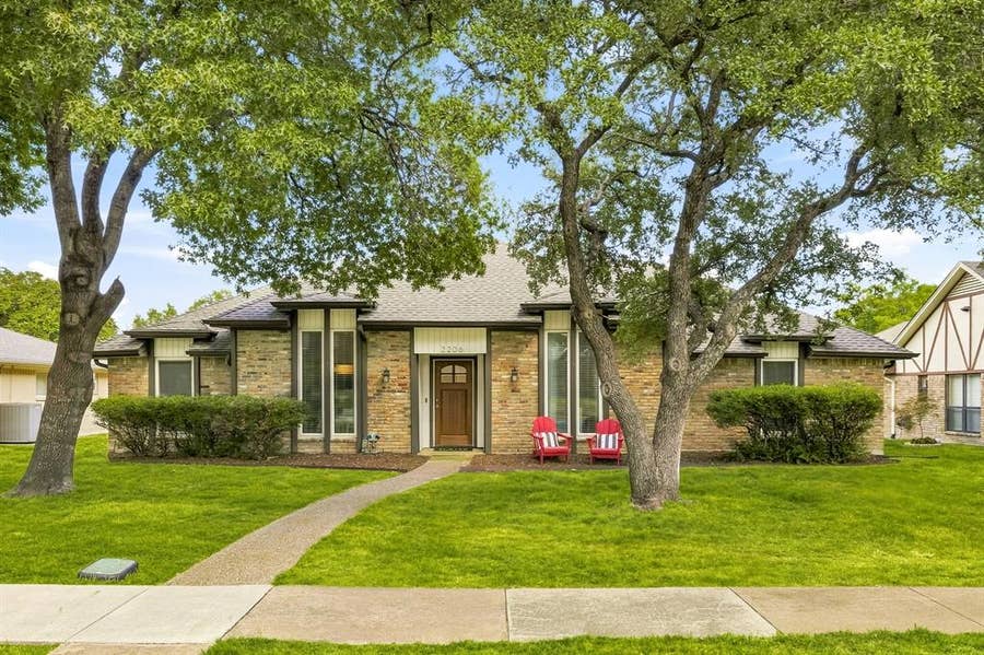 Property photo for 2206 Victoria Lane, Richardson, TX