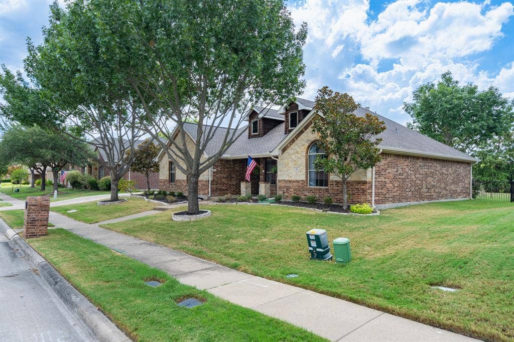 201 Midnight Drive, Royse City, TX 75189 Beauty and style with classic comfort.