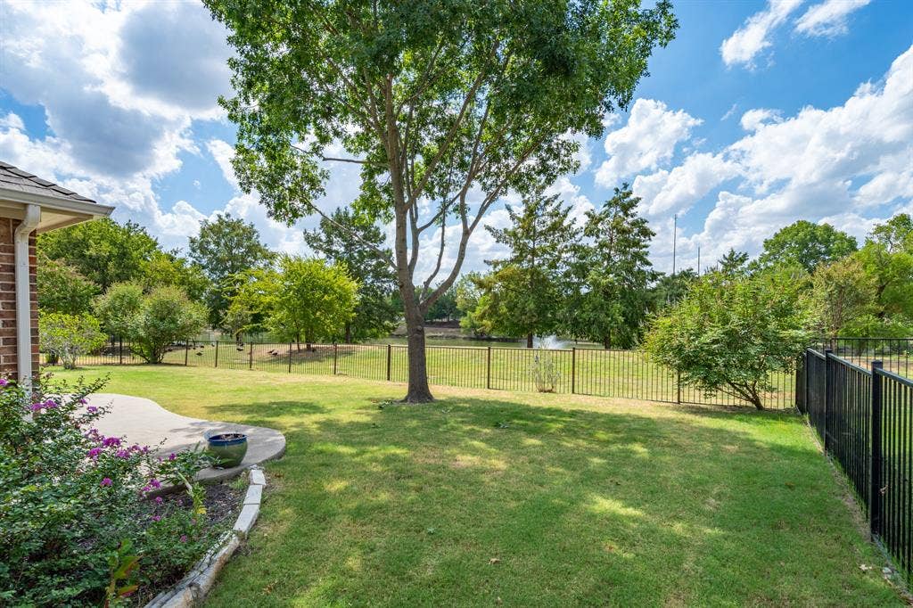 201 Midnight Drive, Royse City, TX 75189 Gorgeous park setting to relax and enjoy the outside.