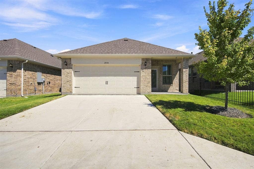 2838 Buttermilk Drive, Midlothian, TX 76065
