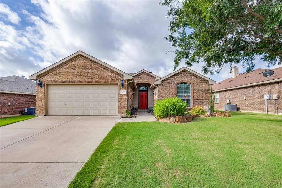 Property photo for 905 Meadowedge Lane, Denton, TX