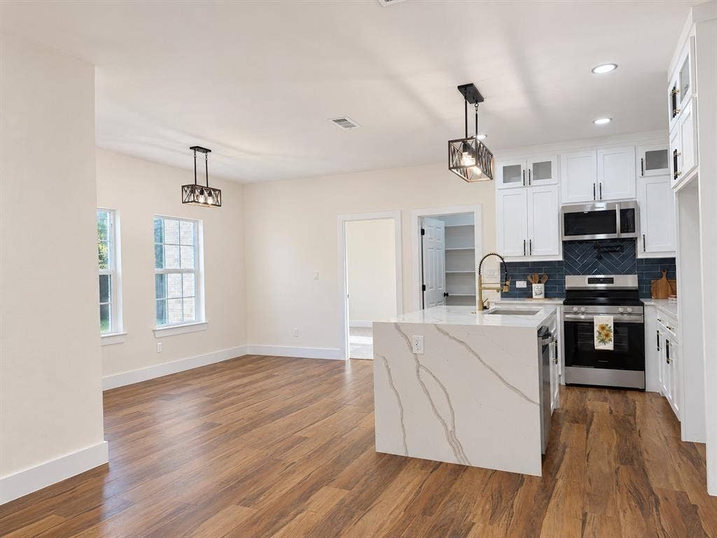 104 Parkside Drive, Trinidad, TX 75163 Kitchen & Dinning