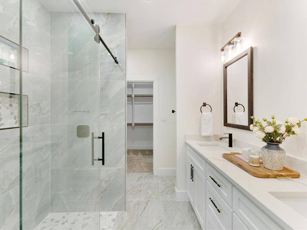 104 Parkside Drive, Trinidad, TX 75163 Primary bathroom