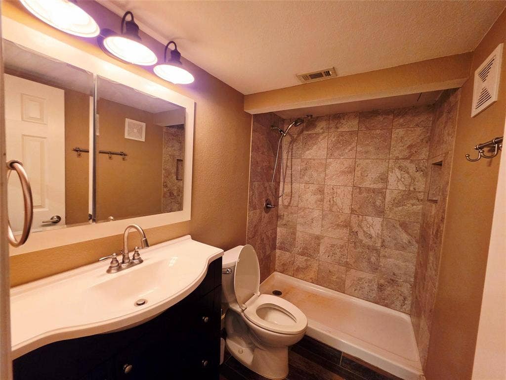 4452 Chaha Road, #204, Garland, TX 75043 4452 Chaha Road, #204, Garland, TX 75043