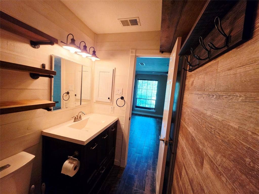 4452 Chaha Road, #204, Garland, TX 75043 4452 Chaha Road, #204, Garland, TX 75043