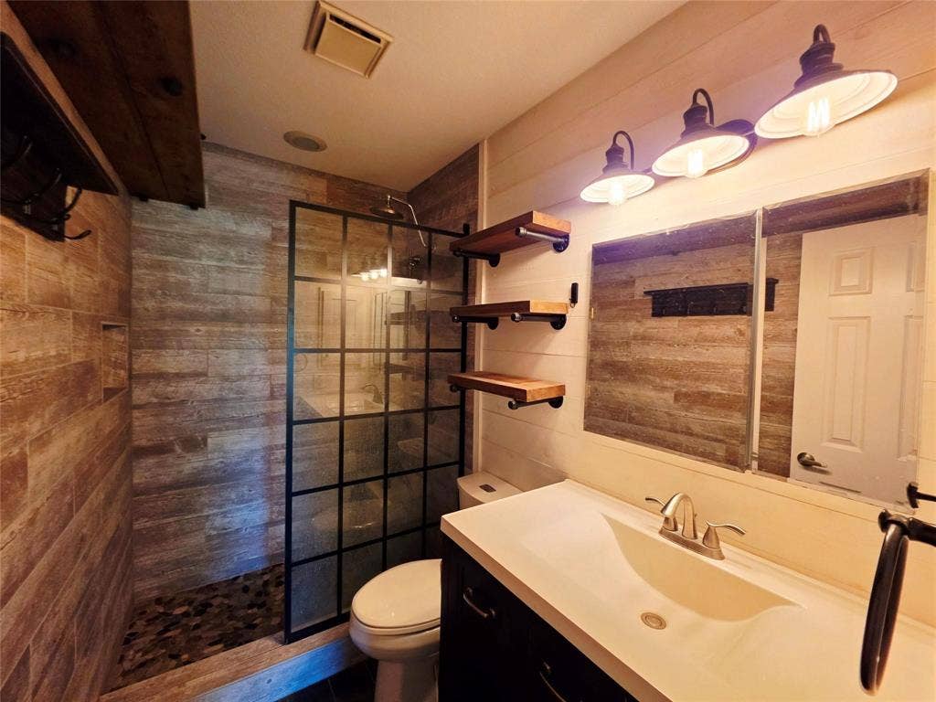 4452 Chaha Road, #204, Garland, TX 75043 4452 Chaha Road, #204, Garland, TX 75043